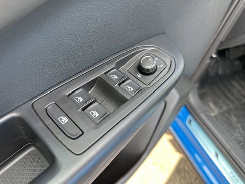 New 2025 Volkswagen Taos SE image 11