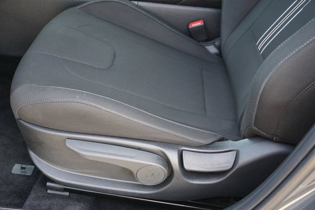 Used 2025 Hyundai Elantra SEL FWD image 13