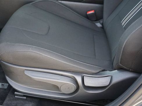 Used 2025 Hyundai Elantra SEL FWD image 13