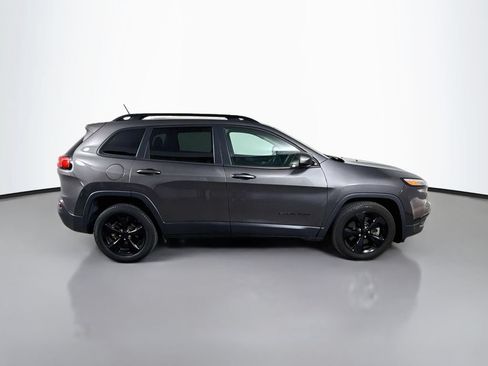 Used 2018 Jeep Cherokee Latitude w/ Altitude Package FWD image 8