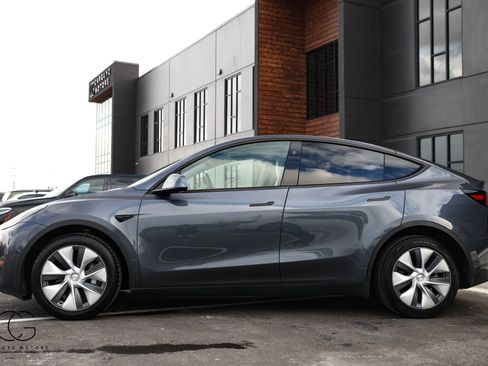 Used 2023 Tesla Model Y Long Range image 11