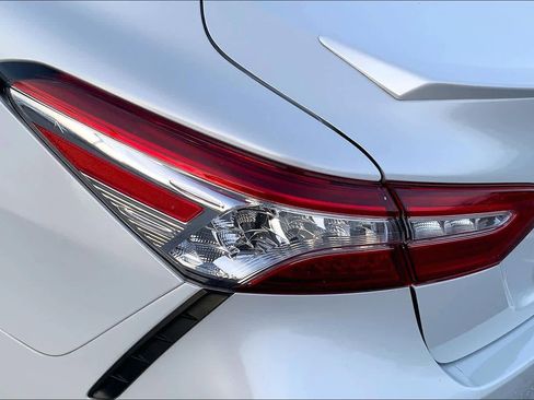 Used 2020 Toyota Camry XSE image 27