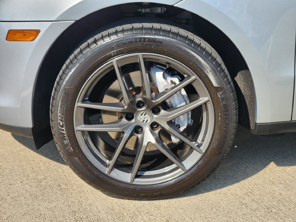 Used 2023 Porsche Macan Turbo AWD/4WD image 10