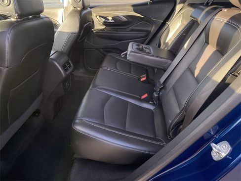 Used 2023 GMC Terrain SLT image 34