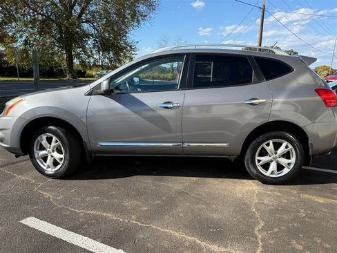 Used 2011 Nissan Rogue SV image 3