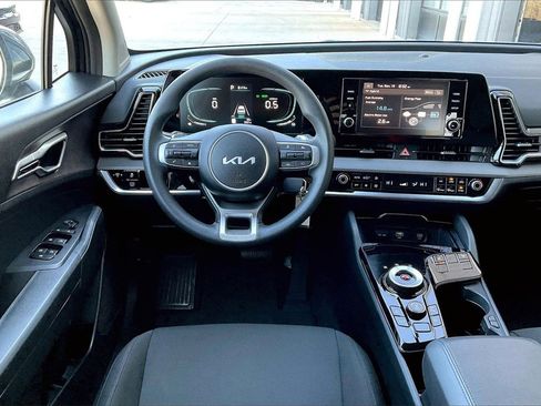 Certified 2025 Kia Sportage LX image 5