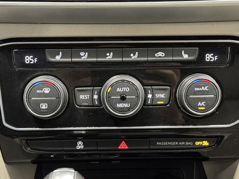 Used 2022 Volkswagen Atlas SE w/ Black Wheel Package image 17