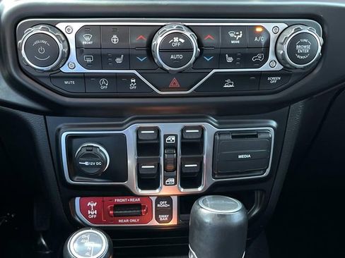 Used 2022 Jeep Gladiator Rubicon w/ LED Lighting Group AWD/4WD image 31