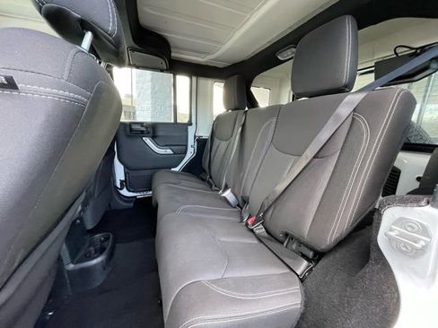 Used 2017 Jeep Wrangler Unlimited Sahara image 22