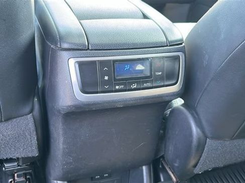 Used 2017 Toyota Highlander XLE AWD/4WD image 27