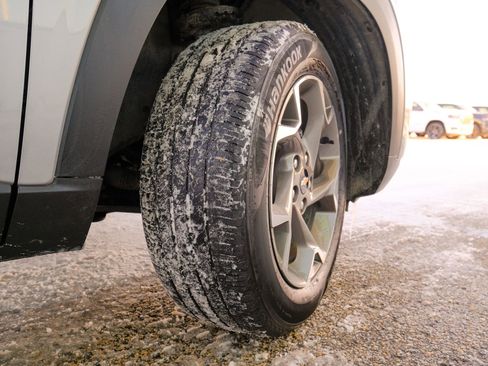 Used 2025 Chevrolet Trax LT image 42