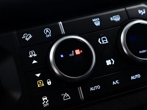 Used 2022 Land Rover Defender 90 image 11