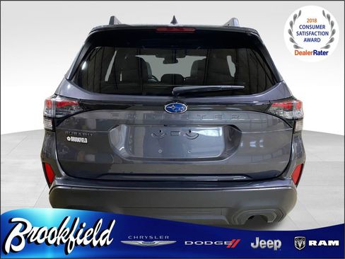 Used 2025 Subaru Forester Premium AWD/4WD image 4