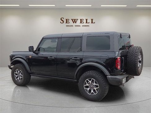 Used 2024 Ford Bronco Badlands image 3