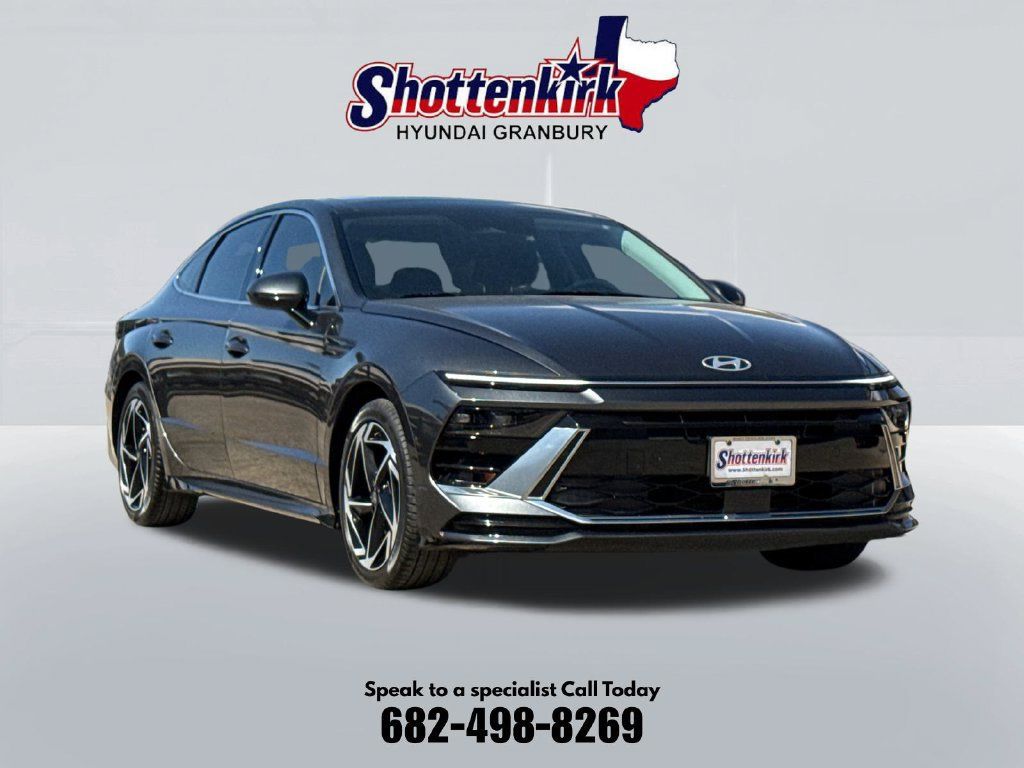 Used 2024 Hyundai Sonata SEL w/ Convenience Package FWD image 3
