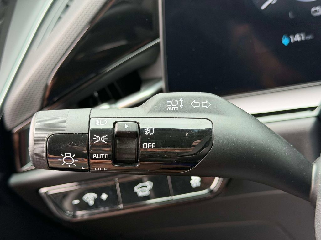 Certified 2025 Kia Niro Wave w/ Wave Preserve Package FWD image 29