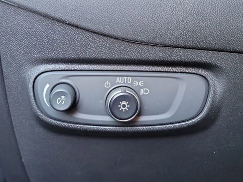 Used 2023 Chevrolet Equinox LT image 23