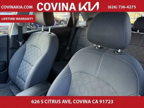 Used 2022 Kia Niro LX image 15