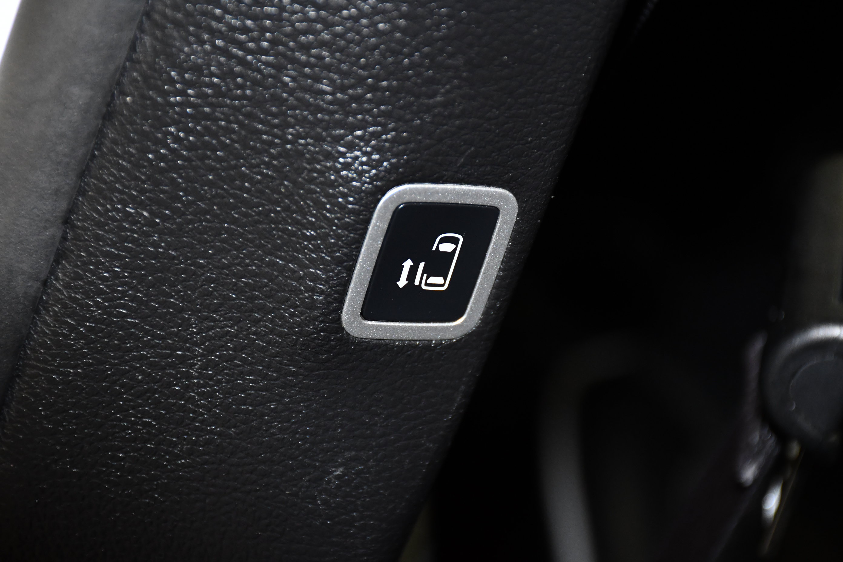 Used 2025 Chrysler Pacifica Limited FWD image 47