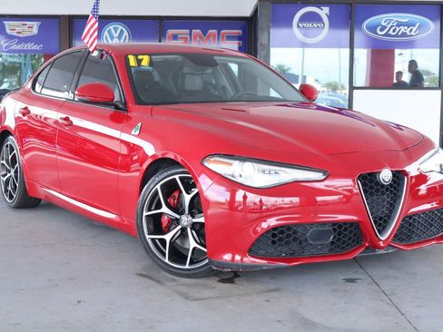 Used 2017 Alfa Romeo Giulia w/ Sport Appearance Package RWD image 2