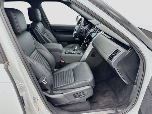 Used 2025 Land Rover Discovery S AWD/4WD image 19