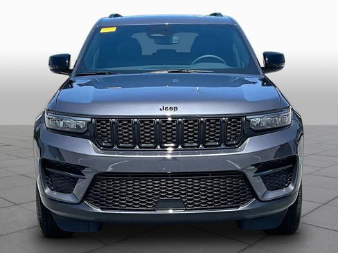 Used 2023 Jeep Grand Cherokee Altitude AWD/4WD image 4