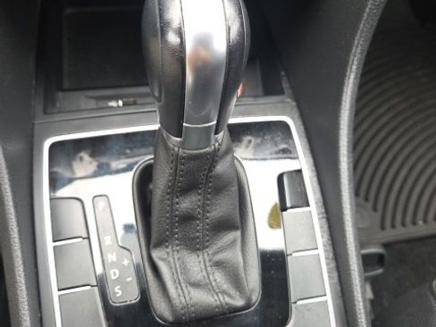 Used 2016 Volkswagen Passat 1.8T R-Line w/ R-Line Lighting Package image 7