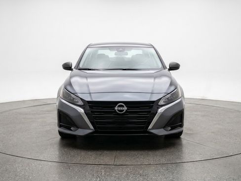 Used 2025 Nissan Altima 2.5 SV FWD image 2