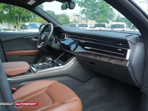 Used 2019 Audi Q8 Premium Plus w/ Premium Plus AWD/4WD image 35