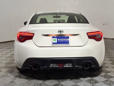 Used 2017 Toyota 86 860 Special Edition RWD image 5