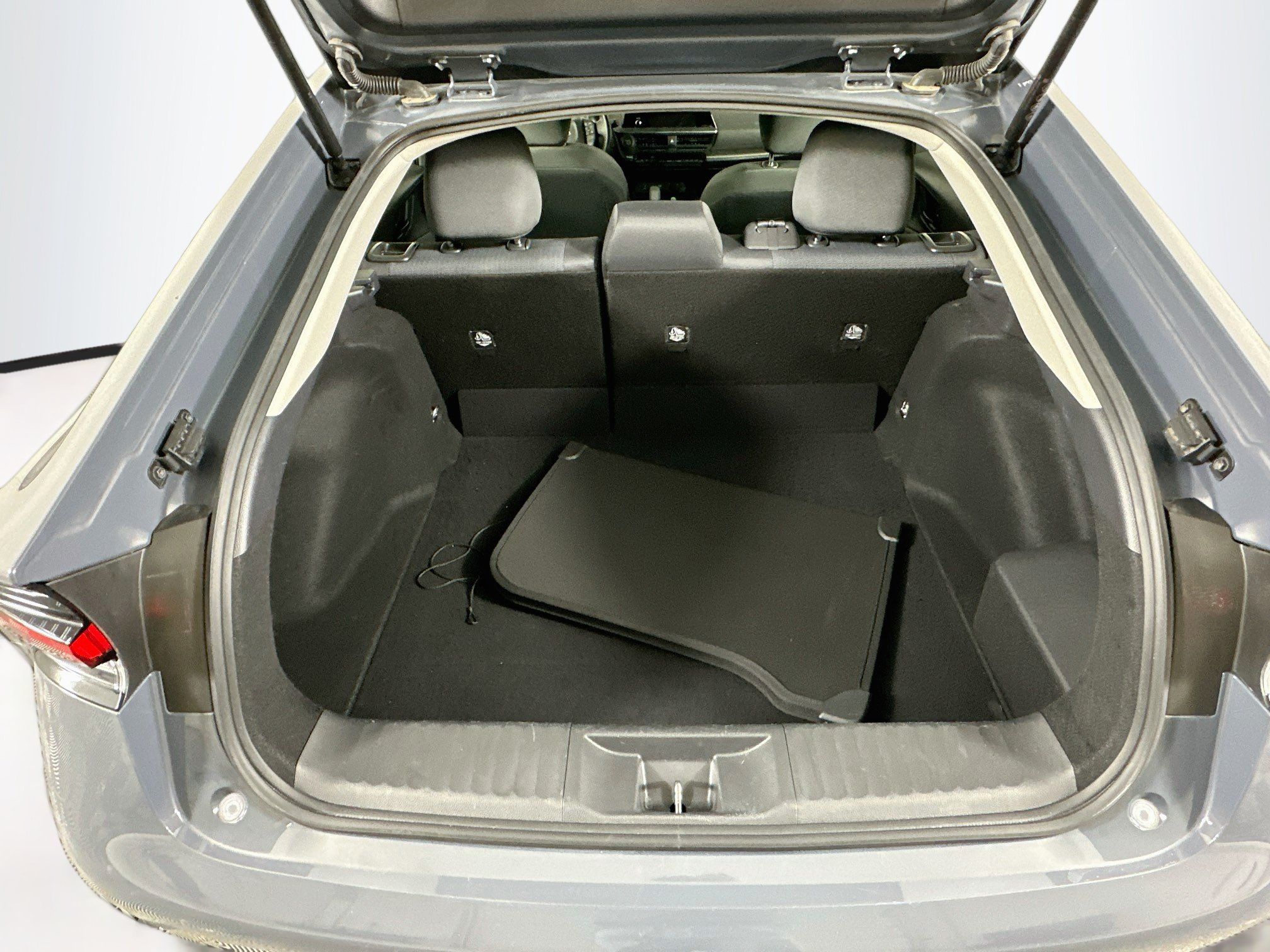 Used 2025 Toyota Prius LE FWD image 28