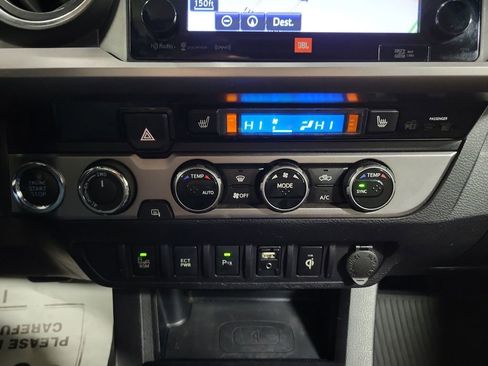 Used 2016 Toyota Tacoma Limited w/ Towing Package image 18