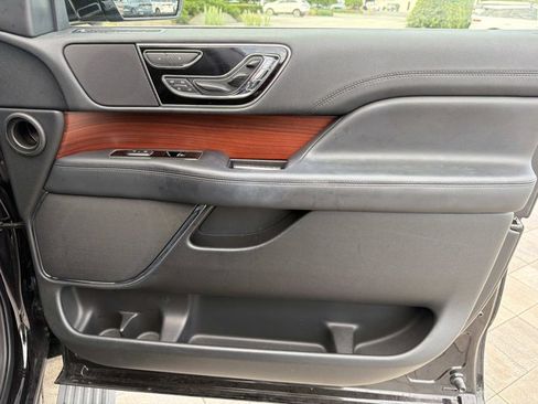 Used 2022 Lincoln Navigator Reserve RWD image 17