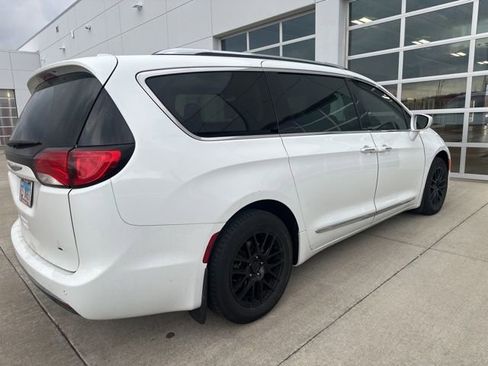 Used 2018 Chrysler Pacifica Touring-L Plus w/ Tire & Wheel Group image 3