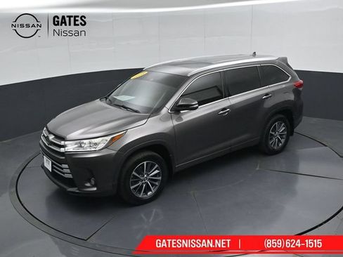 Used 2018 Toyota Highlander XLE AWD/4WD image 58