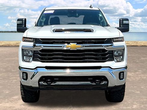 Used 2025 Chevrolet Silverado 2500 LT w/ Convenience Package AWD/4WD image 2