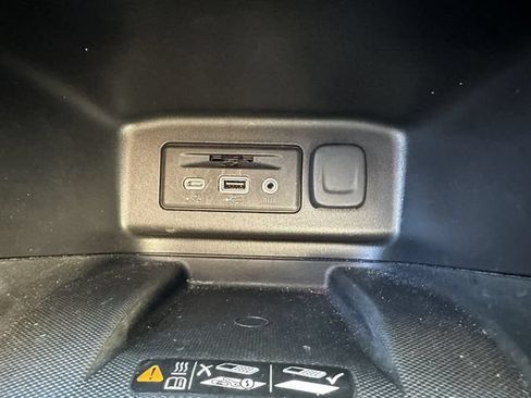 Used 2024 Chevrolet Equinox Premier AWD/4WD image 25