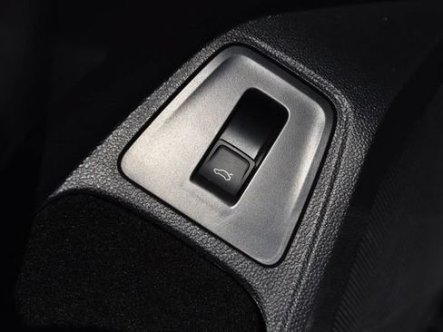 Used 2023 Volkswagen Tiguan SE FWD image 9