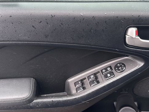 Used 2017 Kia Forte LX image 11