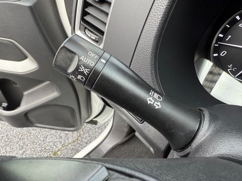 Used 2024 Nissan Frontier SV w/ Technology Package image 30