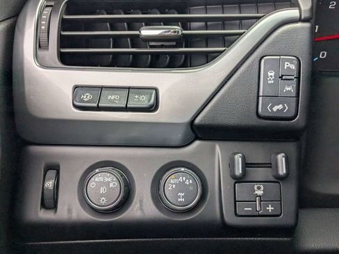 Used 2018 Chevrolet Tahoe Premier AWD/4WD image 24