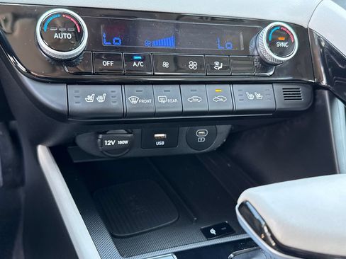 Used 2024 Hyundai Elantra Limited FWD image 31