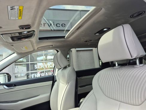 Used 2025 Hyundai Palisade Calligraphy image 11