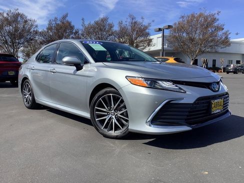 Used 2023 Toyota Camry XLE image 2