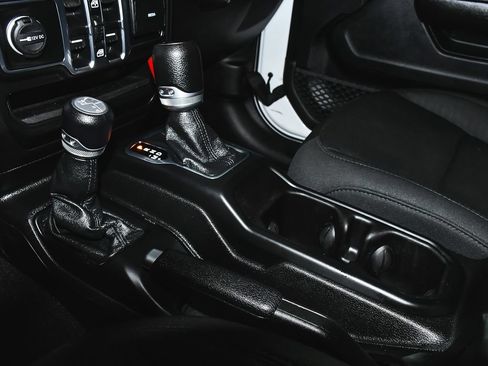 Used 2020 Jeep Wrangler Unlimited Sport AWD/4WD image 33