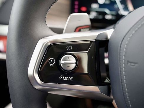 Used 2025 BMW 760i xDrive 760i xDrive Sedan AWD w/ Executive Package image 9