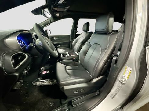 New 2026 Chrysler Pacifica Select image 22
