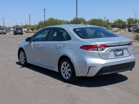Used 2024 Toyota Corolla LE FWD image 3