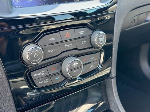 Used 2022 Chrysler 300 S image 16