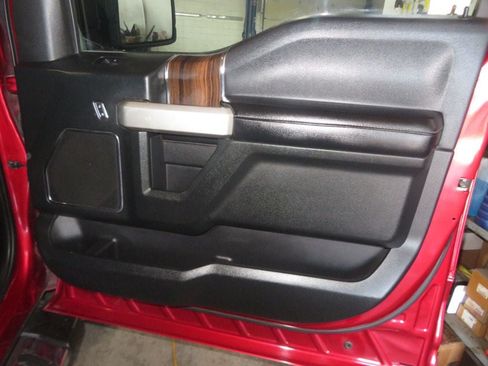 Used 2016 Ford F150 Lariat w/ Equipment Group 502A Luxury AWD/4WD image 32